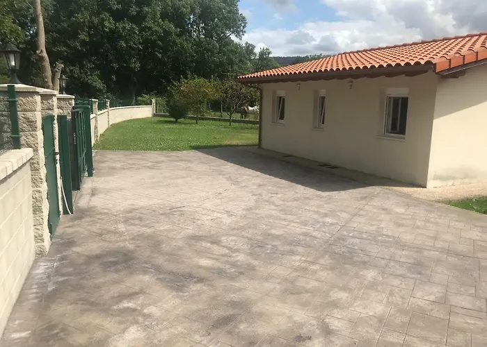 Casa Individual Barrio Escuelas * Hazas de Cesto